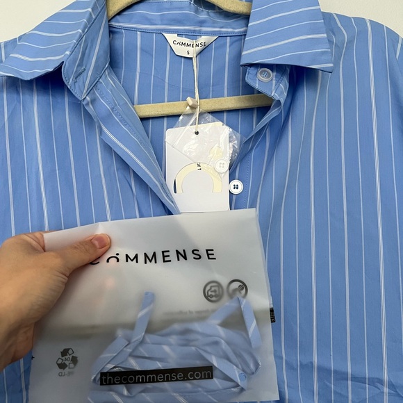 ‼️⛔️SOLD‼️⛔️ Striped Print Button Front Shirt in Blue, Size Small - Picture 5 of 5